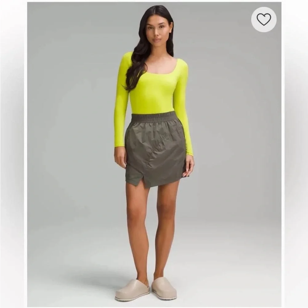 Lululemon Wundermost Ultra-Soft Nulu Square-Neck Long-Sleeve Bodysuit Lichen Lim - Picture 2 of 12